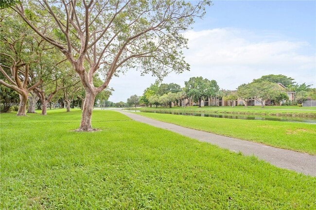 Building Photo - 10450 SW 154th Ct