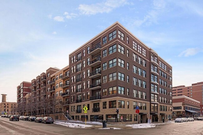 Building Photo - 401 N 2nd St