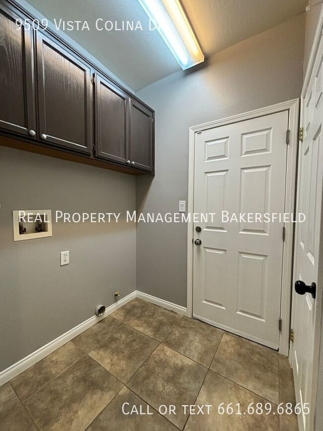 Building Photo - 9509 Vista Colina Dr