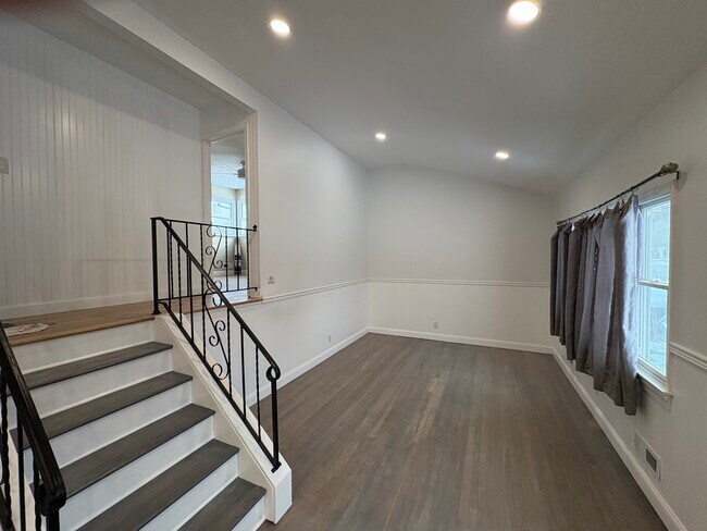 Building Photo - 93 Hazlet Ave