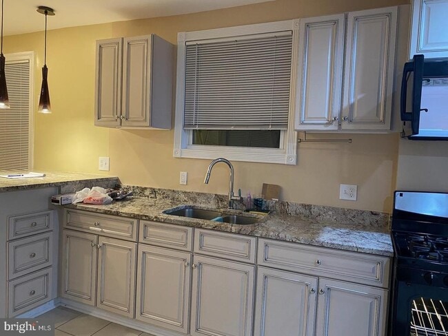 Primary Photo - 2846 Vista St NE