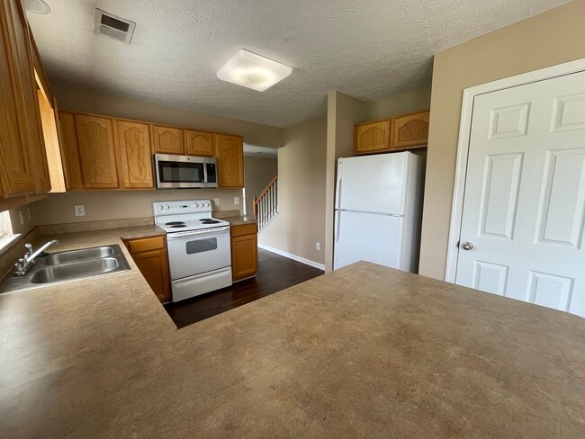 Building Photo - Spring Hill Gem in a Wonderful Location!