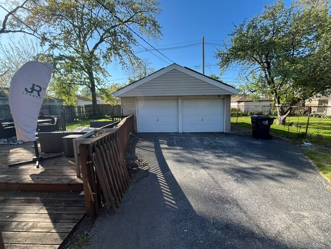 Building Photo - 15532 Gouwens Ln