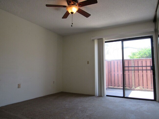 Building Photo - Cedarbend 5266-2