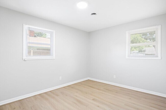 Building Photo - 603 Woodford St