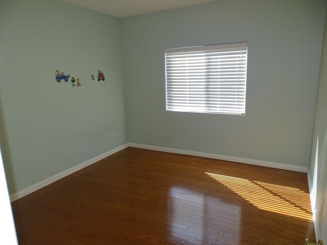 Building Photo - 5 BED Summerlin home w/ 1ST FLOOR BED AND 3/4 BATH