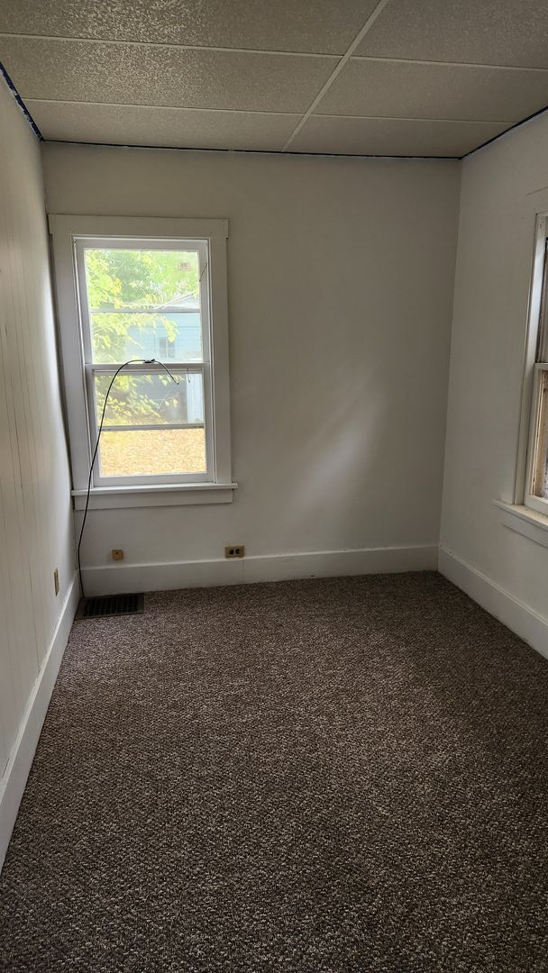 Building Photo - 211