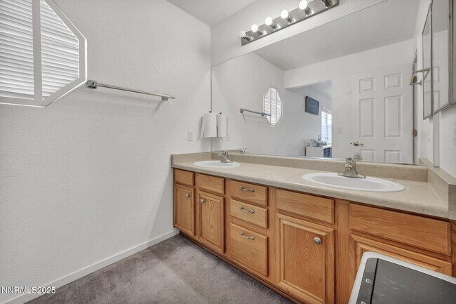 Building Photo - 17795 Oakview Ct