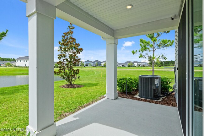 Building Photo - 180 Brandon Lks Dr