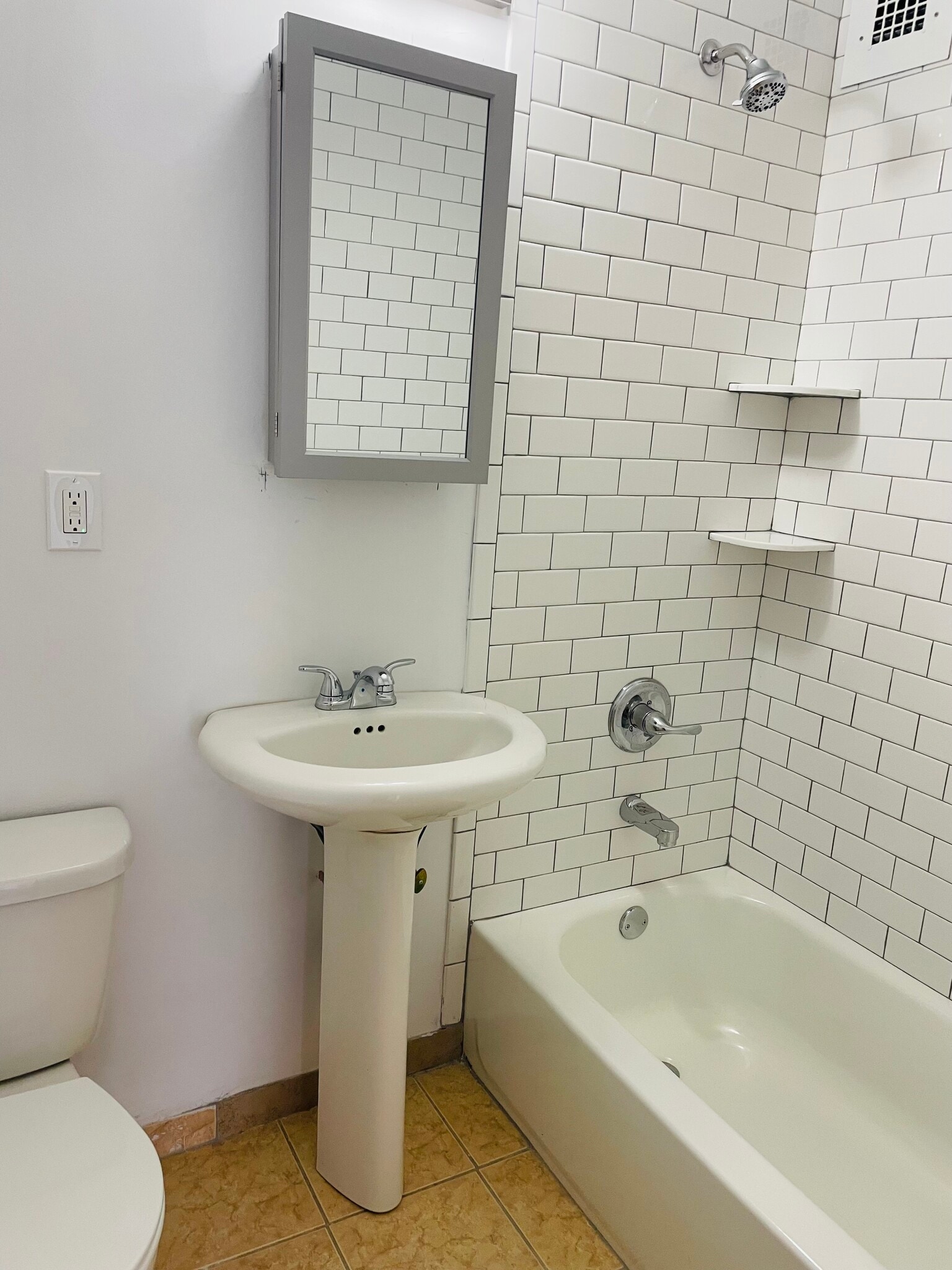 Building Photo - 47 Davis Ave