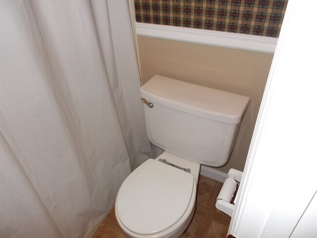 Building Photo - 1103 Greentree Ct