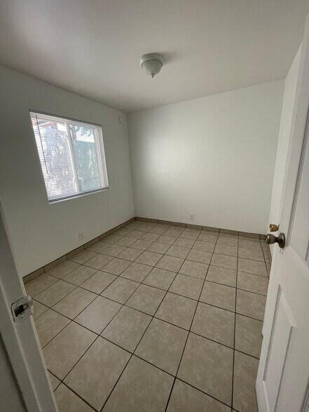 Building Photo - 711 Avenida Cesar Chavez SE