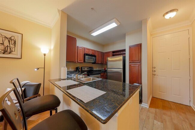 Building Photo - 7575 Kirby Dr