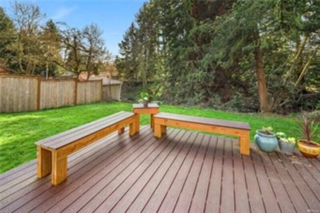 Building Photo - 3247 NE 97th St