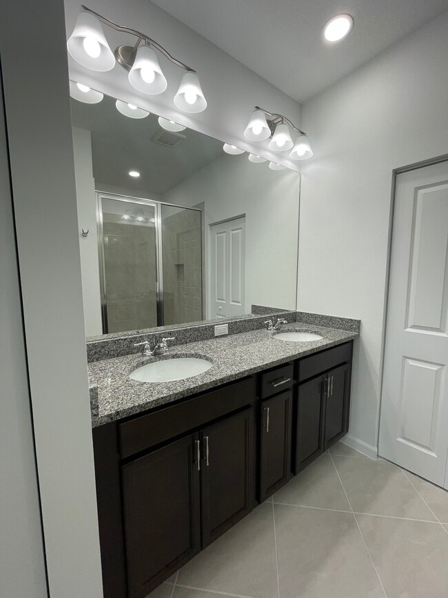 Building Photo - 16374 POWERSCOURT Dr