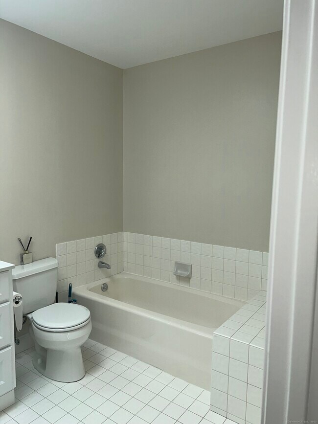 Building Photo - 416 Pitkin Hollow