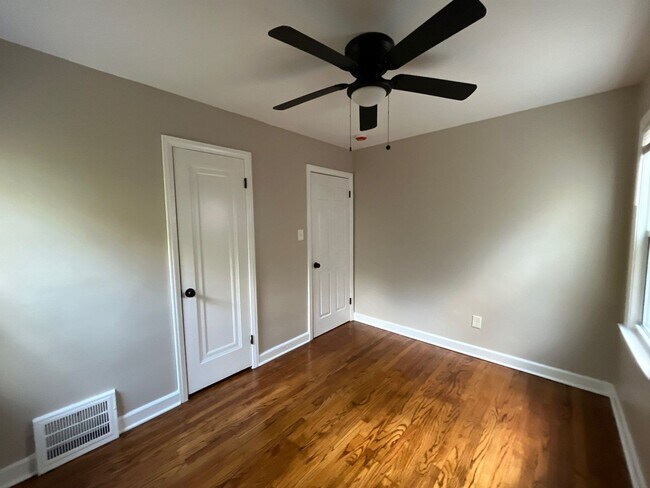 Building Photo - This beautifully updated 3-bedroom, 1.5-bath single-family home is ready for move-in!