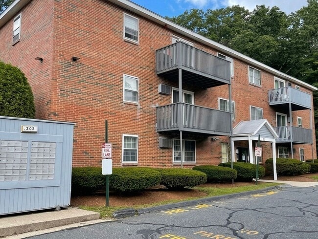 Building Photo - 302 Boston Post Rd E