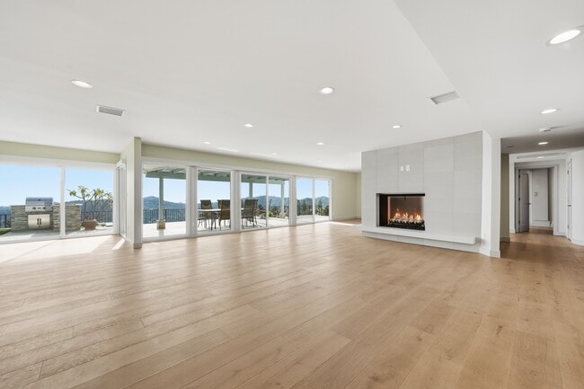 Building Photo - 5527 Burning Tree Dr