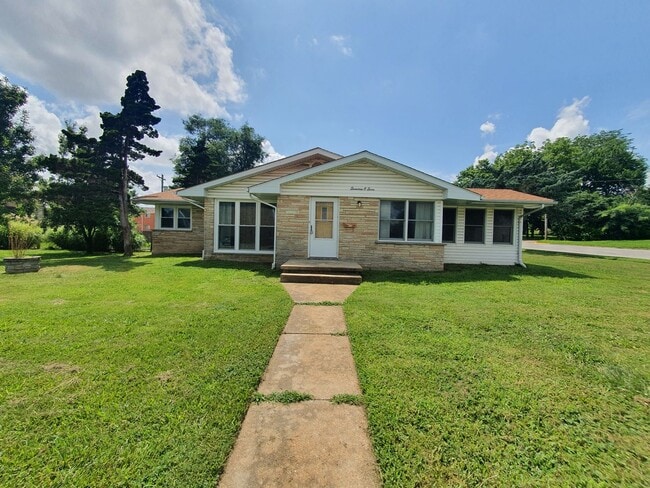 Primary Photo - great home in Rolla