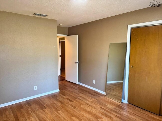 Building Photo - 4130 Lavell Ave