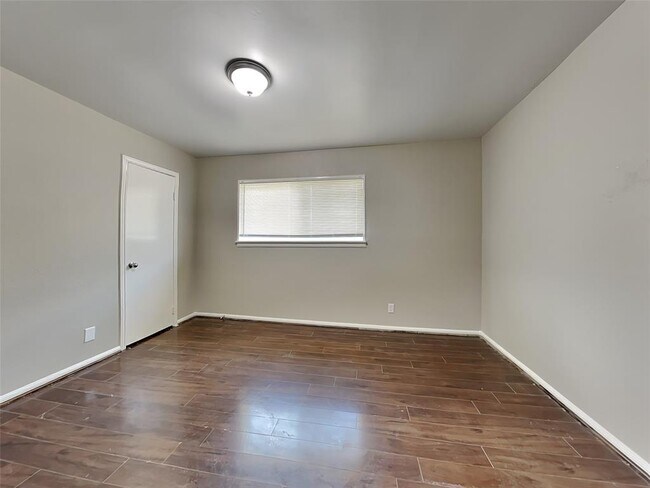 Building Photo - 29623 Raestone St