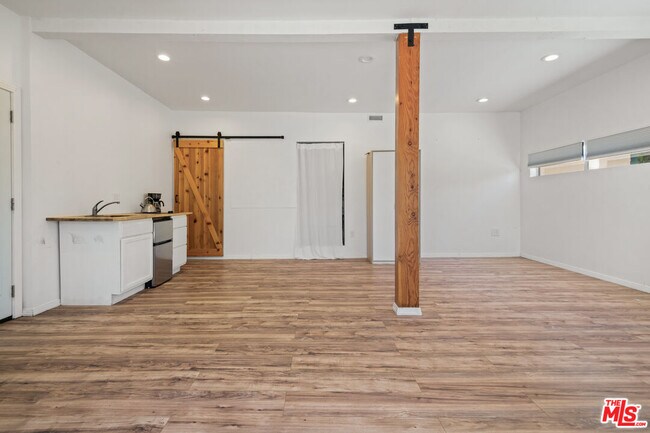 Building Photo - 1212 Fernwood Pacific Dr