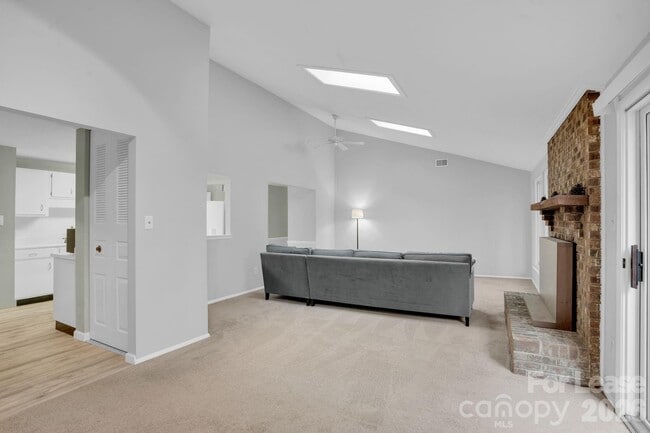 Building Photo - 2427 Studley Rd