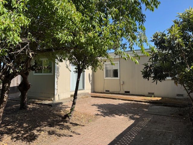 Building Photo - 1066 Camino Coronado