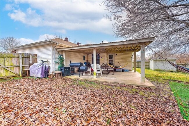 Building Photo - 122 S Bailey St