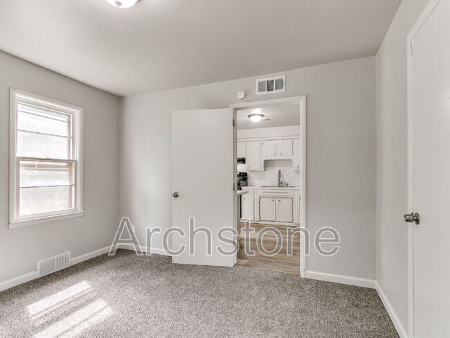 Building Photo - 2312 Mustang St