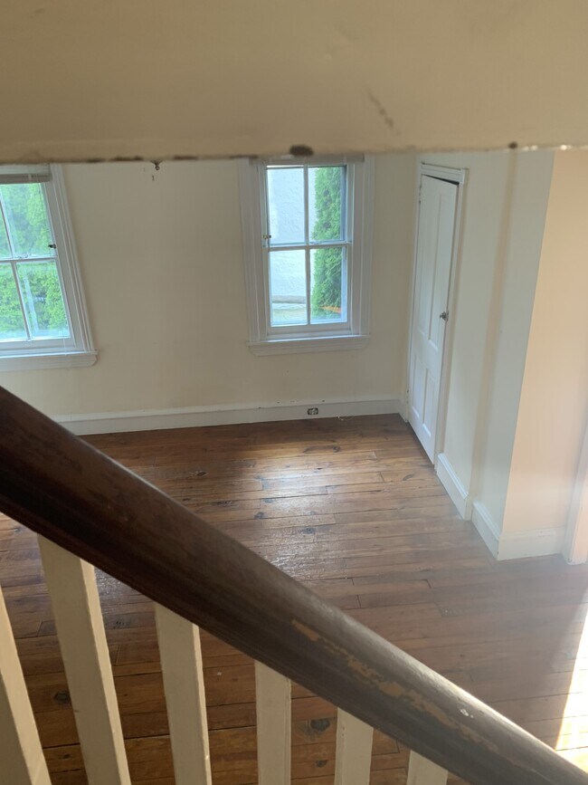 Building Photo - 225 Simpson Rd
