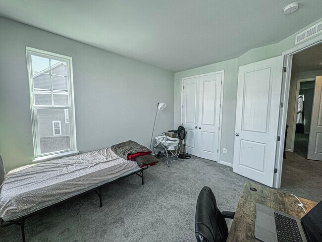 Building Photo - Stunning and Spacious 4 Bed 3.5 Bath End Unit Townhome In Highly Desired Goose Creek Club