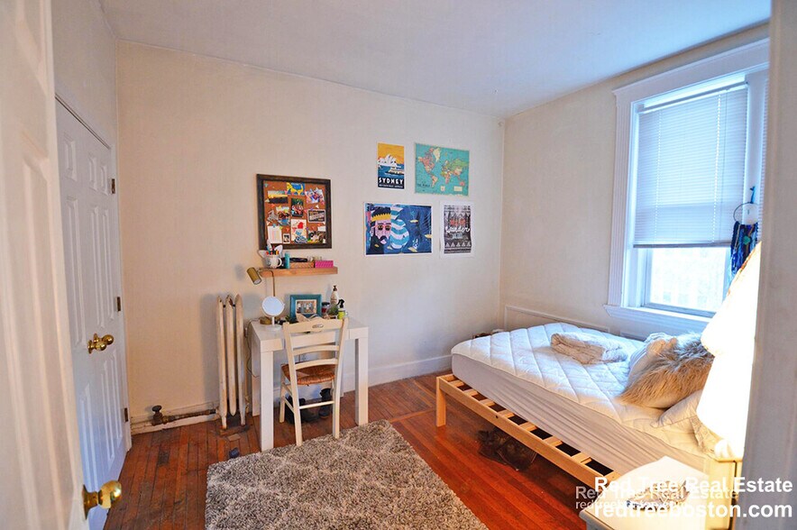 Building Photo - 318 St Paul St