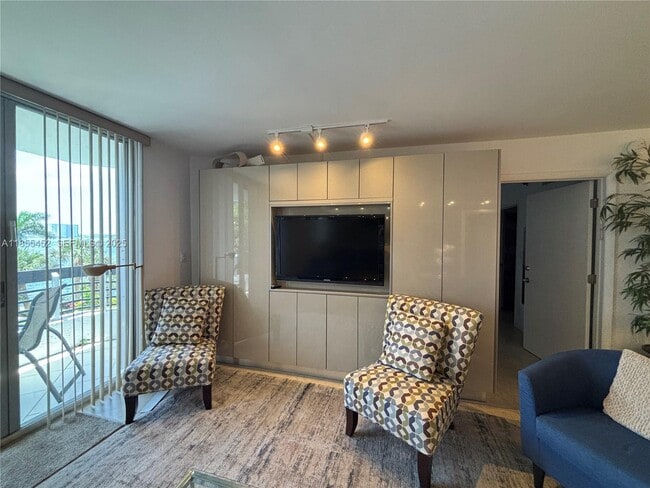 Building Photo - 3600 Mystic Pointe Dr