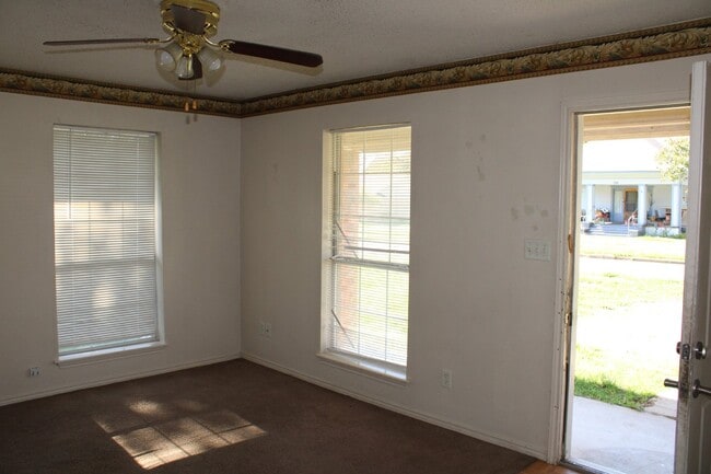 Building Photo - 701 SW 1st St Cooper, TX