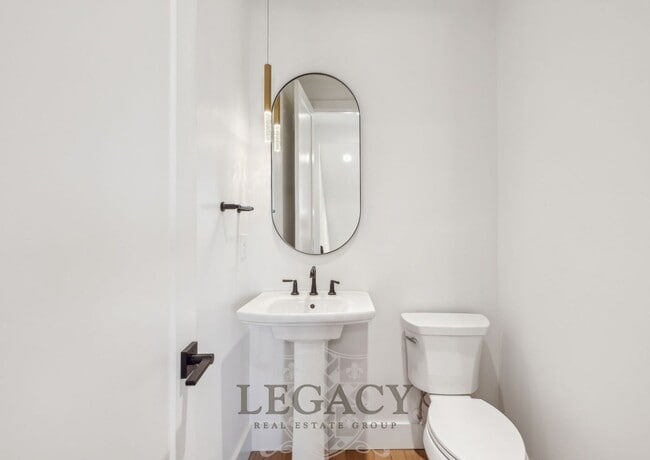 Building Photo - 1019 12th Ave N