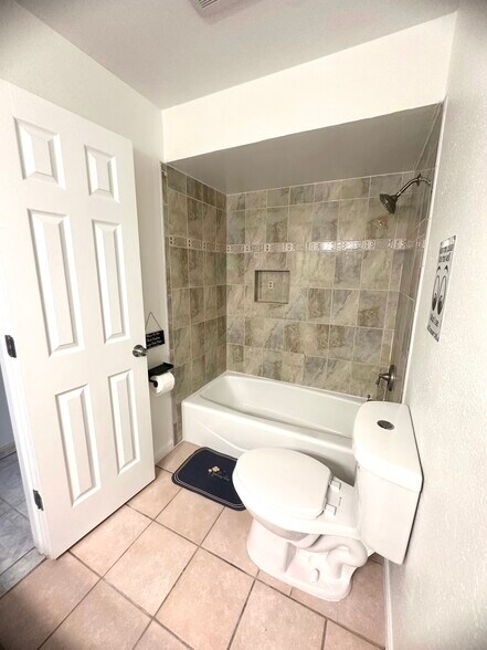 Building Photo - 8453 Mattituck Cir