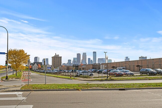 Building Photo - 1524 Aquila Ave N