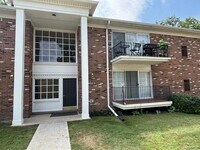 Building Photo - 433 Fox Hills Dr S