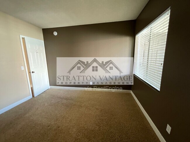 Building Photo - 1825 W Ray Rd