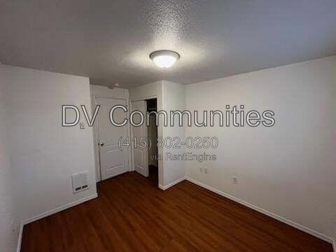 Building Photo - 2521 NW Cedar Ave