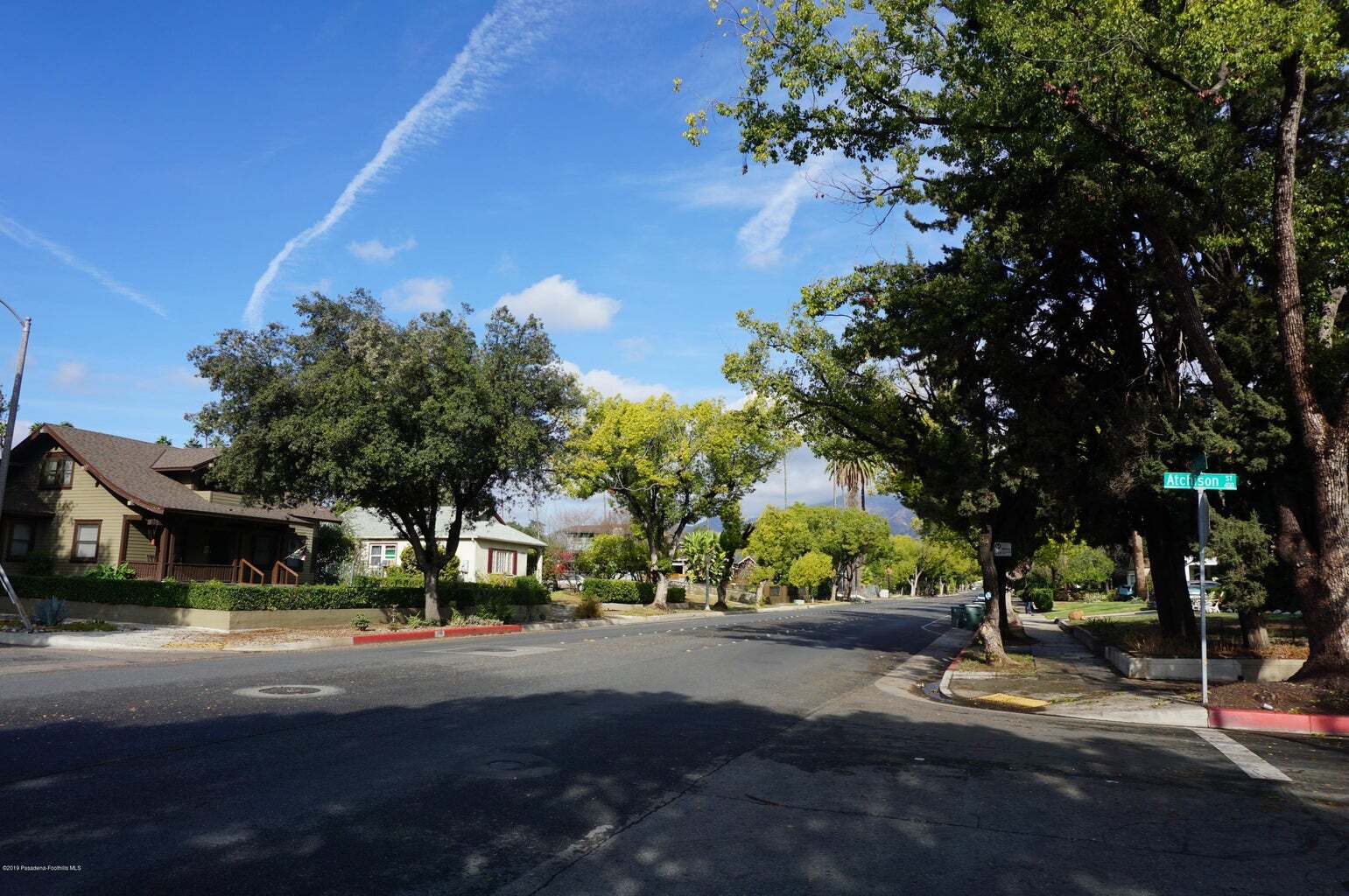 Building Photo - 1726 N Los Robles Ave