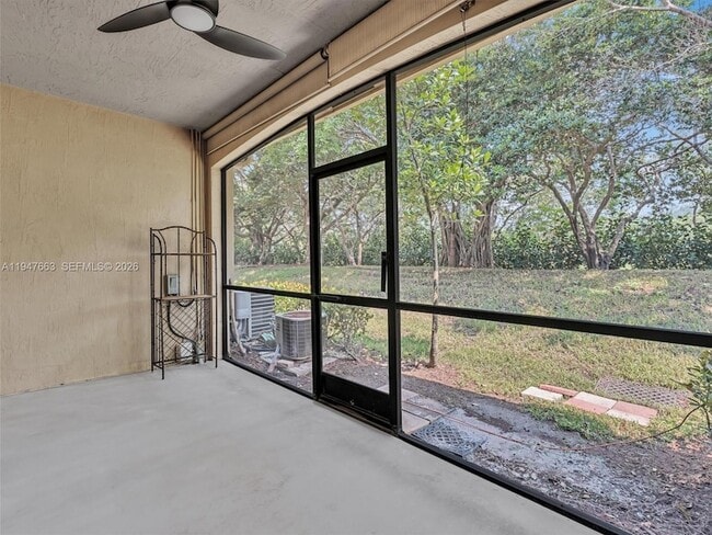 Building Photo - 3853 Tree Top Dr