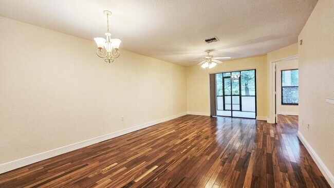 Building Photo - 7813 Sugar Bend Dr