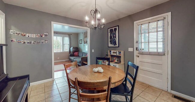 Building Photo - Available early Jan! 3bd/2bth w/fenced yard