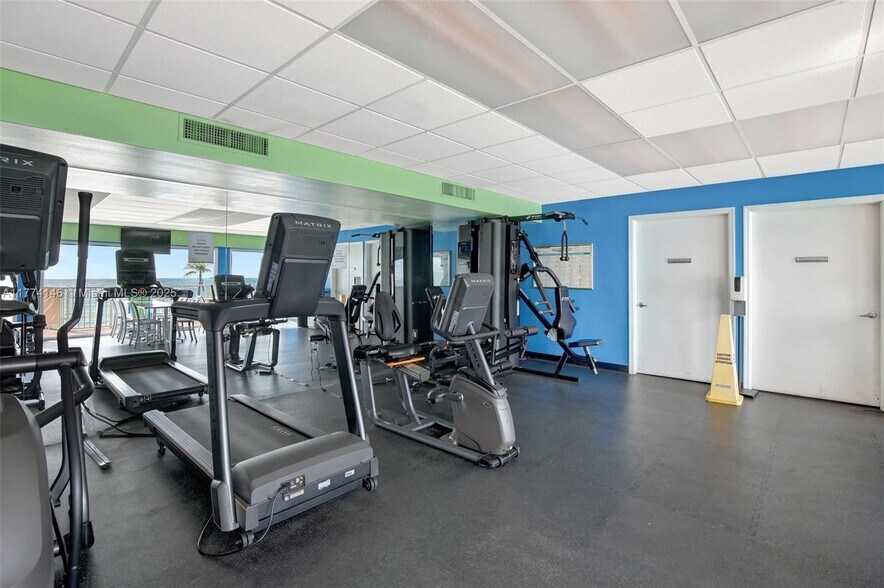 Building Photo - 3111 N Ocean Dr