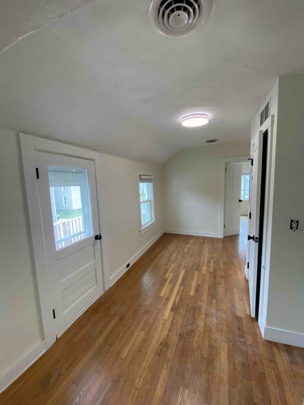 Building Photo - 961 Douglas St NW