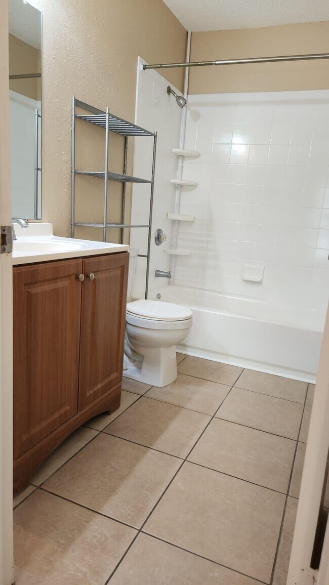 Building Photo - 8636 Mallard Reserve Dr