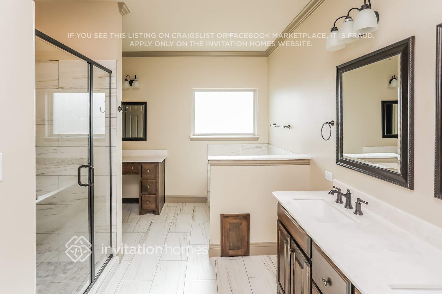 Building Photo - 405 E Aimee St